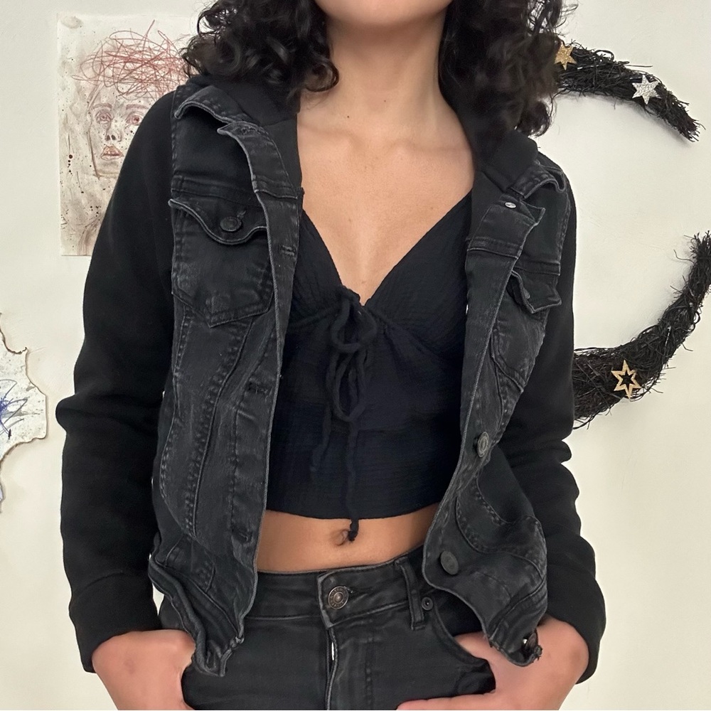 Cropped black denim jacket🖤